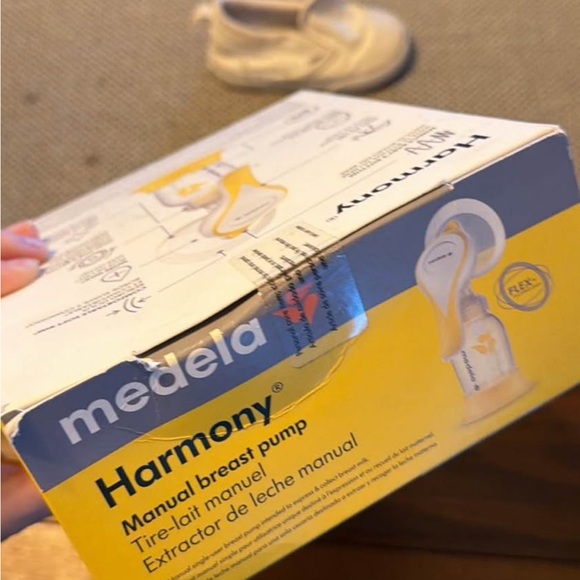 Medela Harmony Breast Pump in Yellow and White - Picture 2 of 3